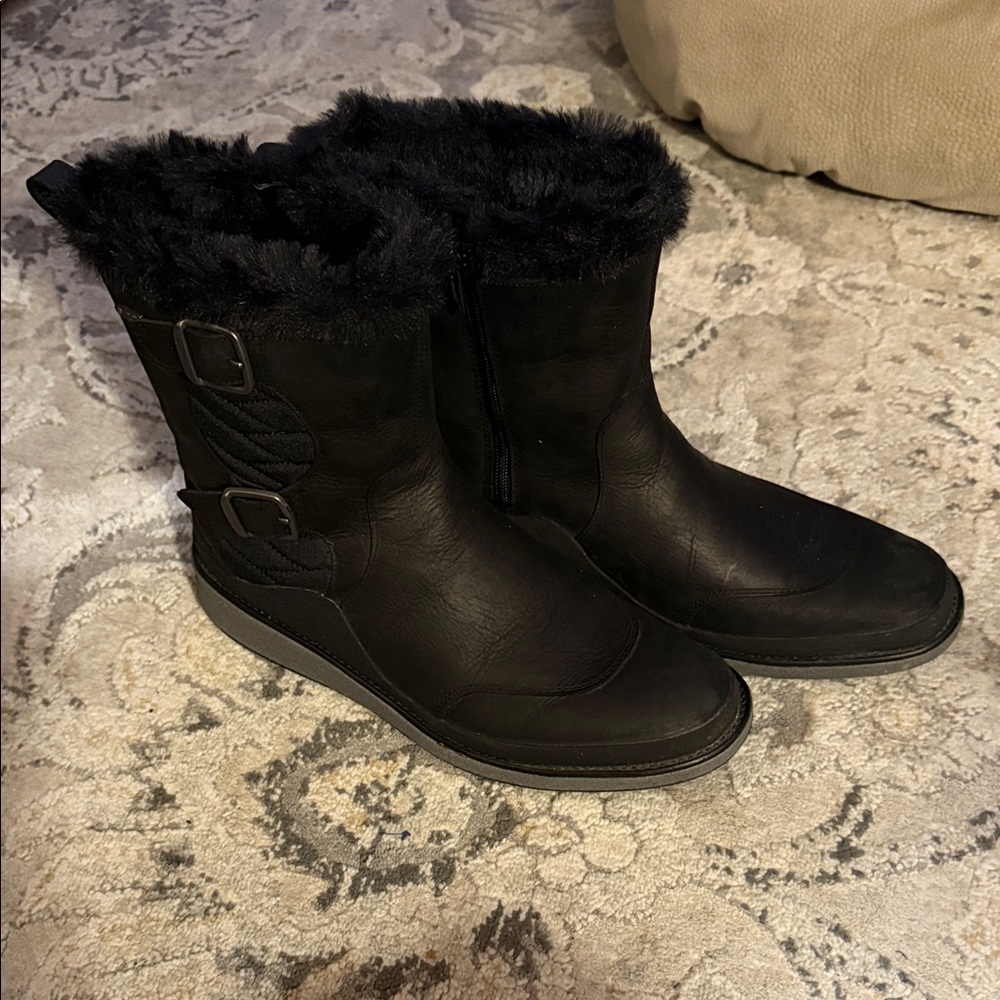 Merrell Black Fur-Trimmed Winter Boots
